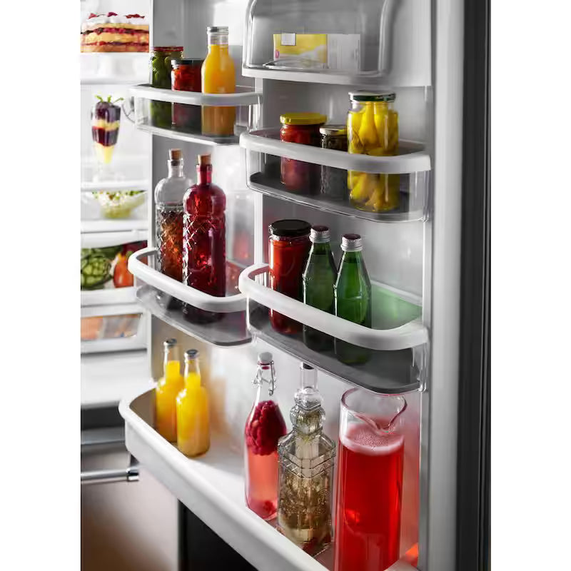 Bottom Freezer Refrigerator in Stainless Steel Y8577