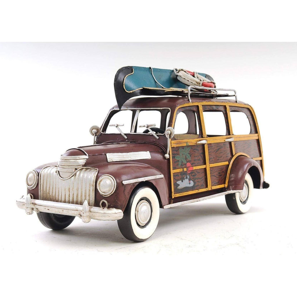 1947 Chevrolet Suburban with Canoe 1:14 R52045