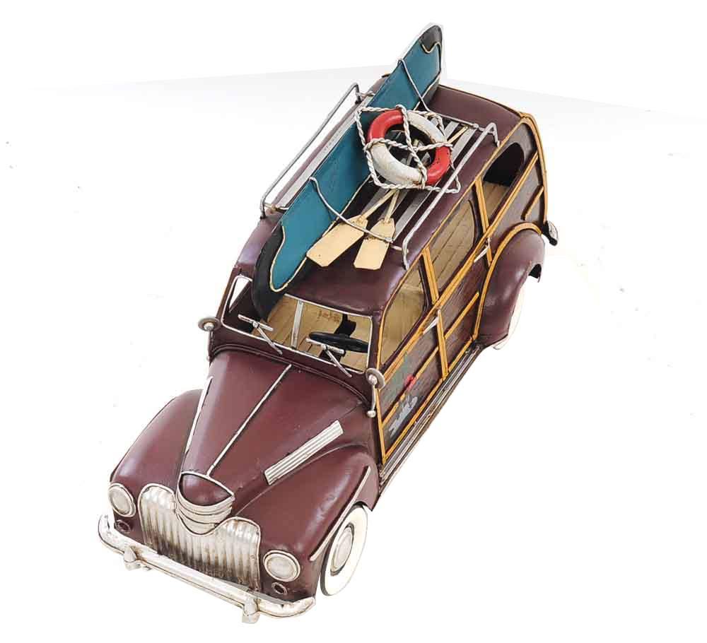 1947 Chevrolet Suburban with Canoe 1:14 R52045