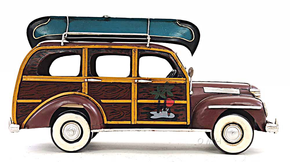 1947 Chevrolet Suburban with Canoe 1:14 R52045