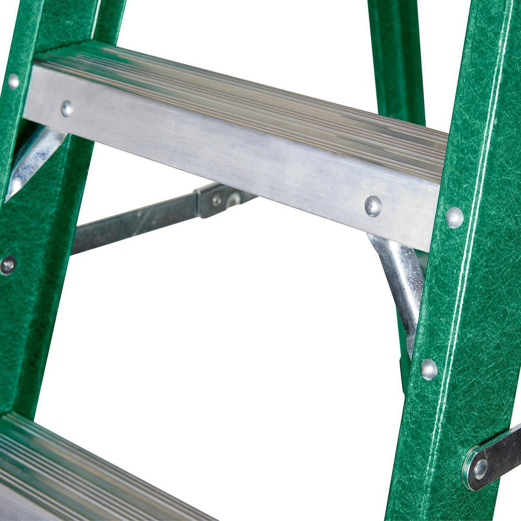 6 ft. Fiberglass Stepladder O311