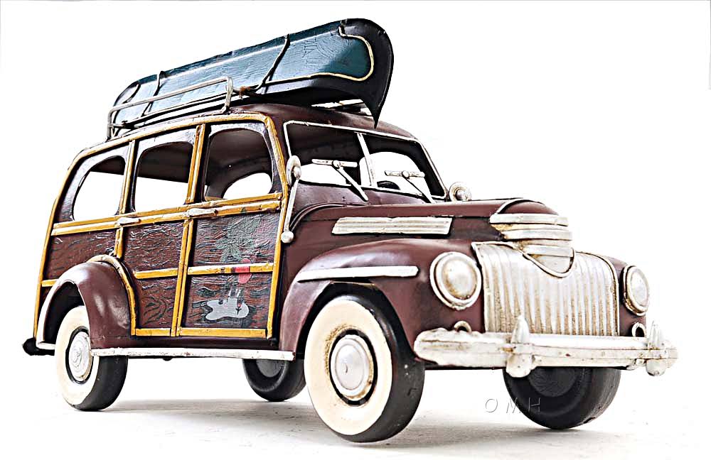 1947 Chevrolet Suburban with Canoe 1:14 R52045