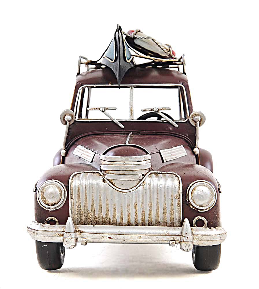 1947 Chevrolet Suburban with Canoe 1:14 R52045